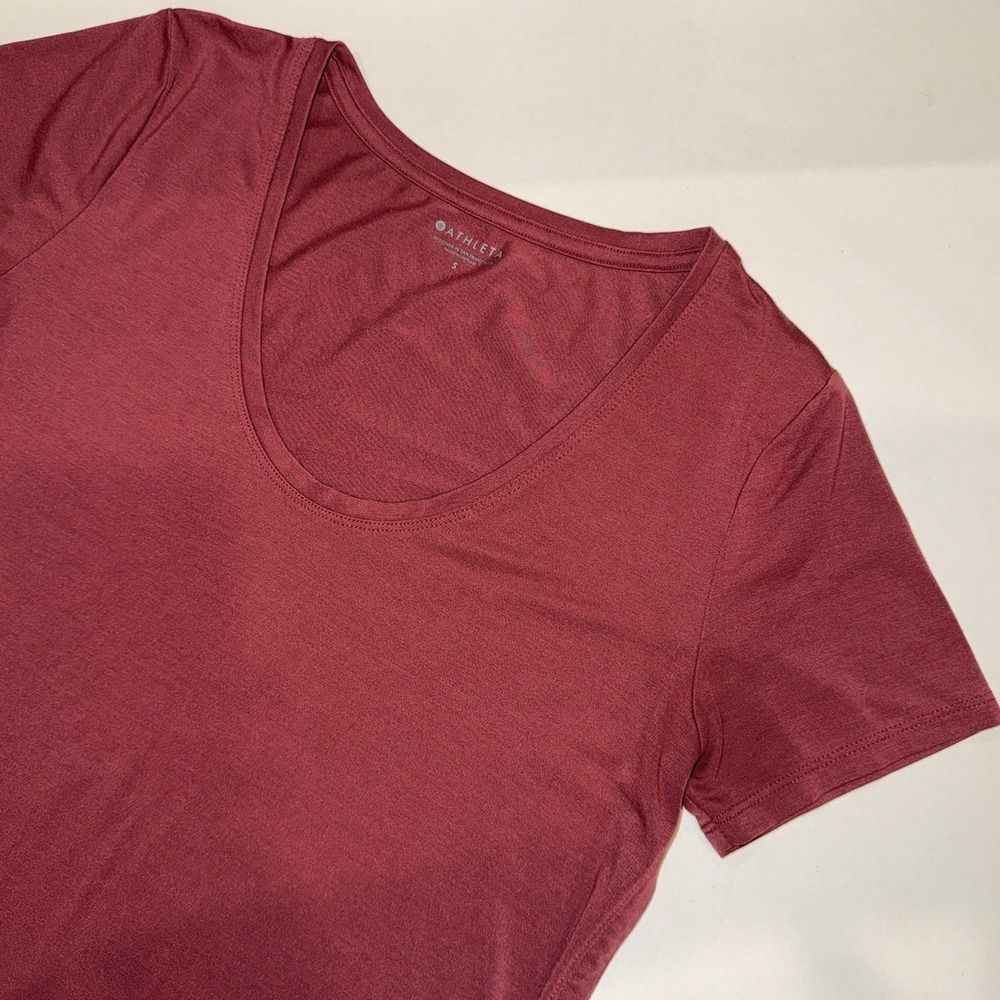 Athleta Essence Vital Tee Small Burgundy Scoop Neck Short Sleeve Active Athleisu